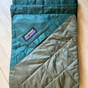 Patagonia Lightweight Nano PrimaLoft Puffer Winter Scarf Green New